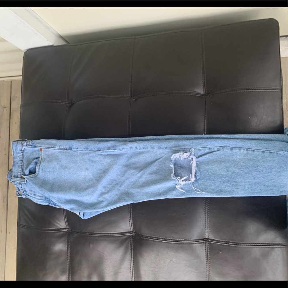 Men’s ripped jean